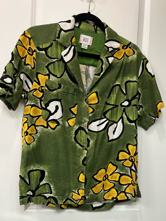 Urban Outfitters Tops - Urban Outfitters Flower Shirt S